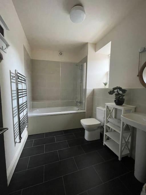 Luxurious 2 Bedroom Apartment In Central Berwick エクステリア 写真